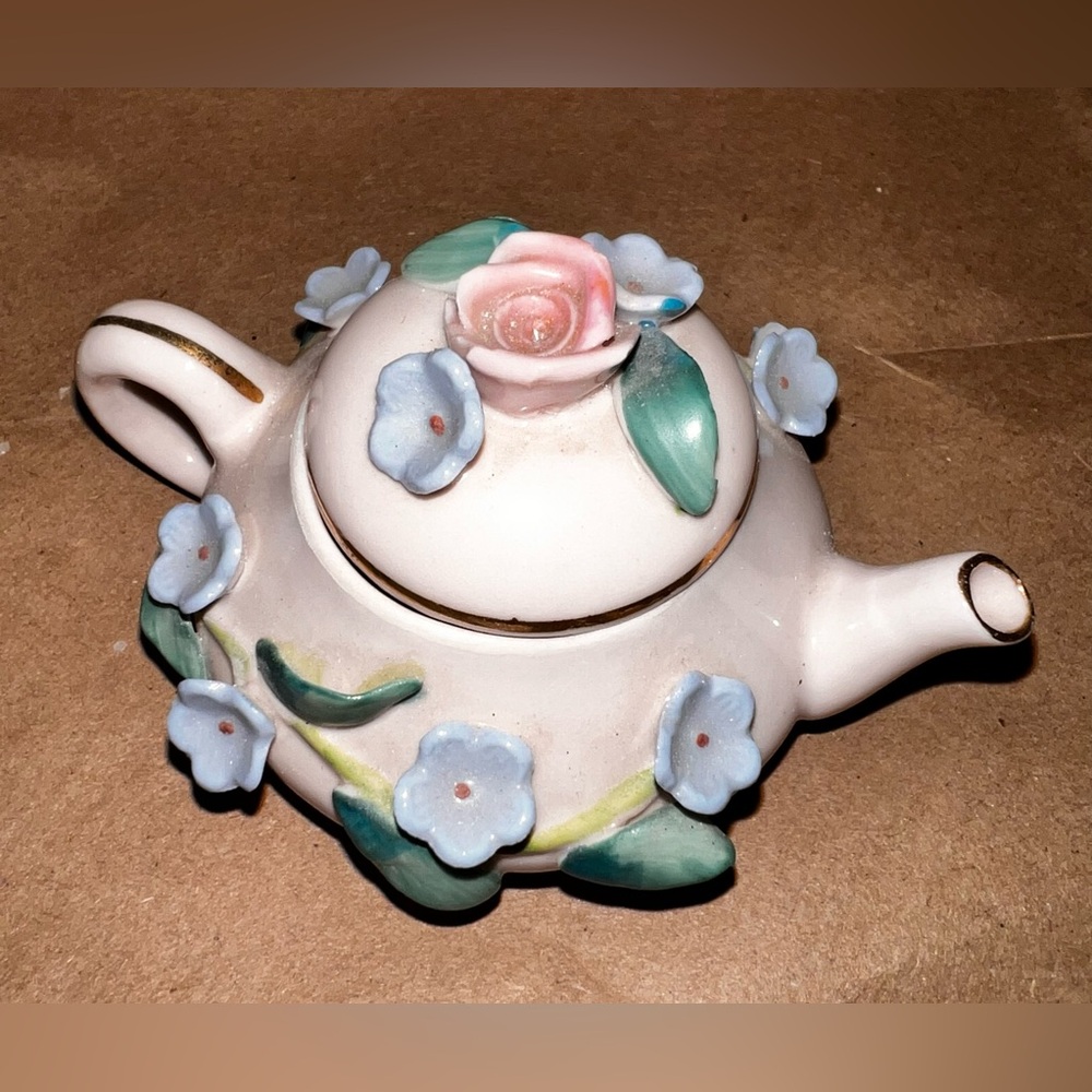 MINIATURE TEAPOT Vintage HR made in Japan HAND DECORATED PORCELAIN floral leaves